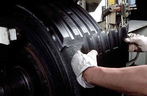 Грузовые шины: зимняя резина для грузовых автомобилей, восстановление и ремонт
