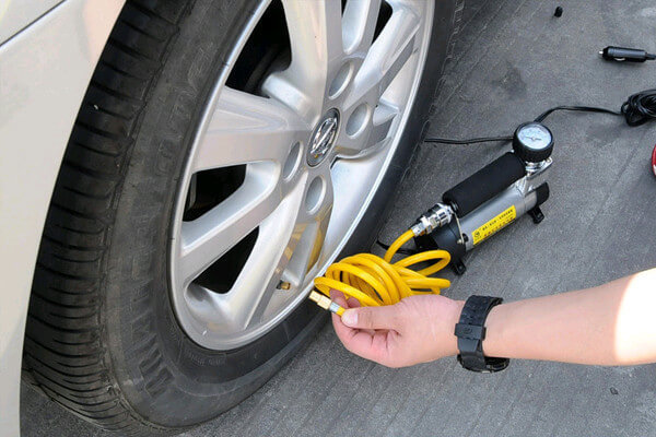 Насос для автомобильных шин: о насосе для подкачки колес от прикуривателя