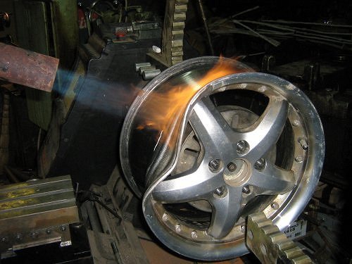 Реставрация литых дисков автомобиля: как отреставрировать диски своими руками