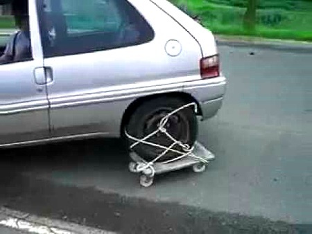 Спускает колесо на машине, что делать: как понять, что колесо спустило