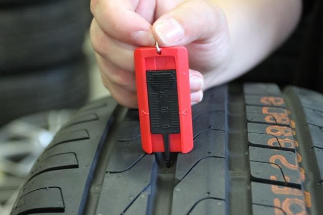 Износ шин: индикатор износа протектора резины, виды износа колес и причины