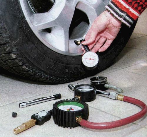 Как проверить давление в шинах автомобиля, чем измеряют давление в колесах