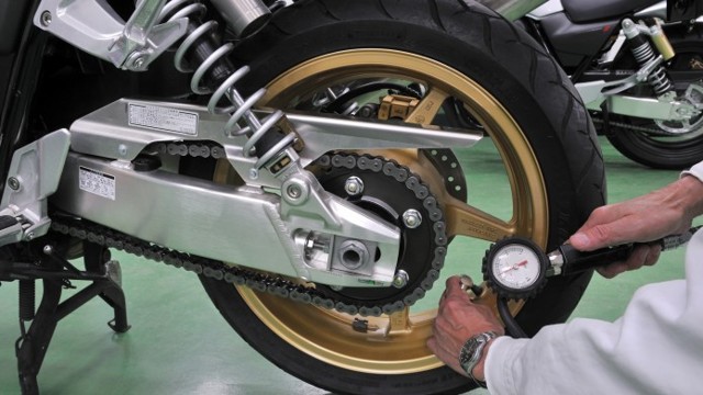 Резина на мотоцикл: давление в кроссовых мотоциклетных шинах, их балансировка