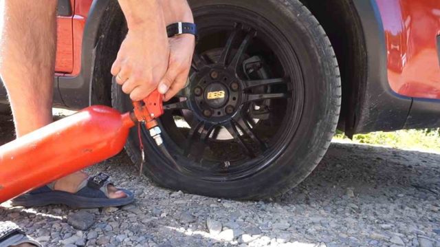 Подкачка колес: как подкачать колесо на ВАЗ 21213 декомпрессором, автоподкачка